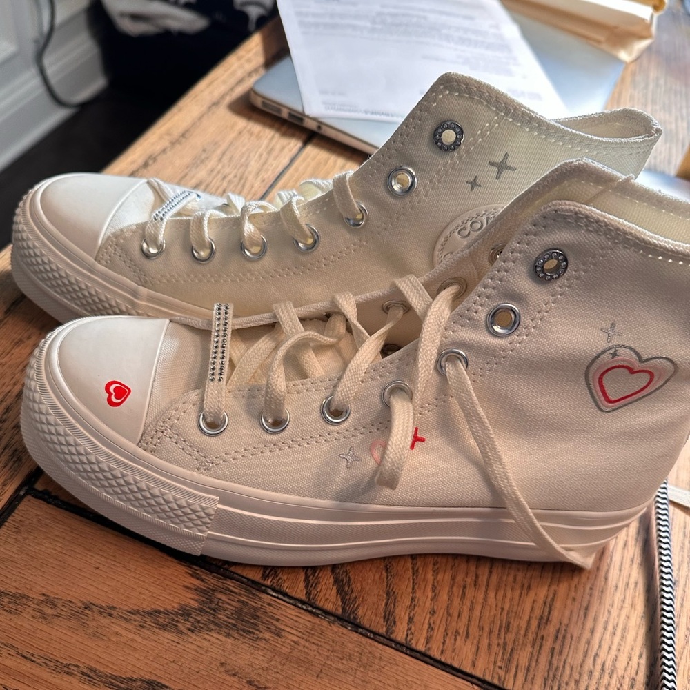 Size 7 Converse Chuck Taylor All Star Lift Platform Hi ‘Y2K Heart’